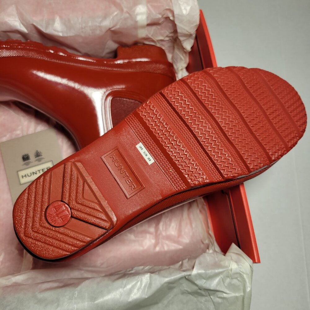 Hunter Women's Original Gloss Chelsea Boots in Military Red - Picture 2 of 10